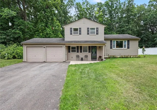 Photo 2 of Sale Pending at 425 Tara Ln, Webster, NY 14580 | MLS# R1706517 | Listing updated on 2026-08-20