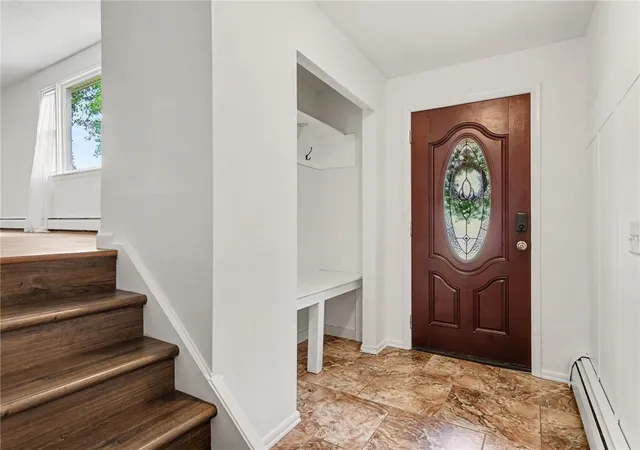 Photo 3 of Sale Pending at 425 Tara Ln, Webster, NY 14580 | MLS# R1706517 | Listing updated on 2026-08-20