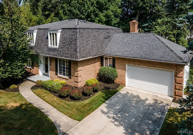 Photo 1 of Sale Pending at 16 Chapel Woods Ct, Buffalo, NY 14221 | MLS# B1705966 | Listing updated on 2026-08-28