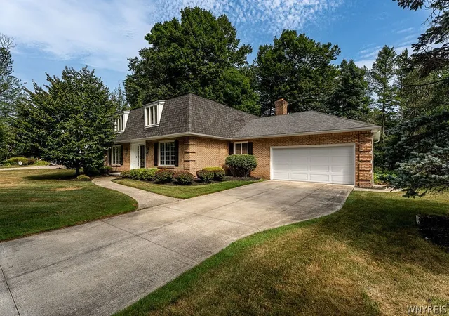 Photo 2 of Sale Pending at 16 Chapel Woods Ct, Buffalo, NY 14221 | MLS# B1705966 | Listing updated on 2026-08-28