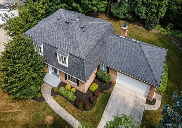 Photo 3 of Sale Pending at 16 Chapel Woods Ct, Buffalo, NY 14221 | MLS# B1705966 | Listing updated on 2026-08-28