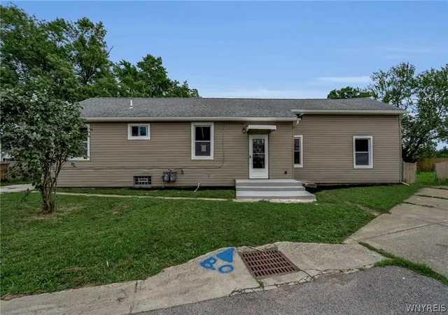 Photo 2 of Sale Pending at 1 Brookhaven Dr, Buffalo, NY 14225 | MLS# B1705595 | Listing updated on 2026-09-15