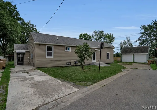 Photo 3 of Sale Pending at 1 Brookhaven Dr, Buffalo, NY 14225 | MLS# B1705595 | Listing updated on 2026-09-15