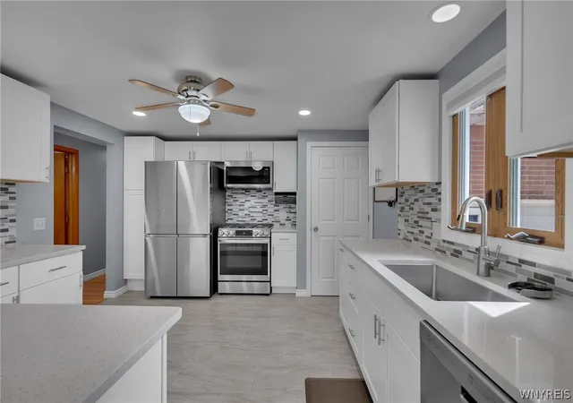 Photo 3 of Sale Pending at 19 N Transit Hl Dr, Depew, NY 14043 | MLS# B1706512 | Listing updated on 2026-09-09