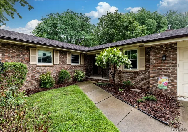 Photo 3 of Single family home for sale at 426 Hawthorne Pl, Youngstown, NY 14174 | MLS# B1702340 | Listing updated on 2026-08-17