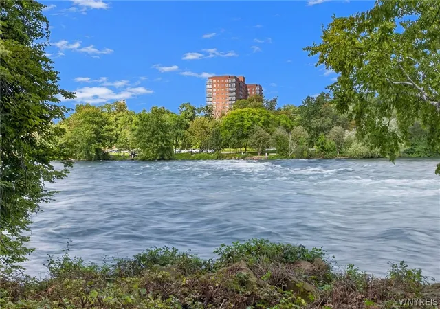 Listing Photo 4 - Condo for sale in building located at 151 Buffalo 309th Ave, Niagara Falls, NY 14303 - Unit #309