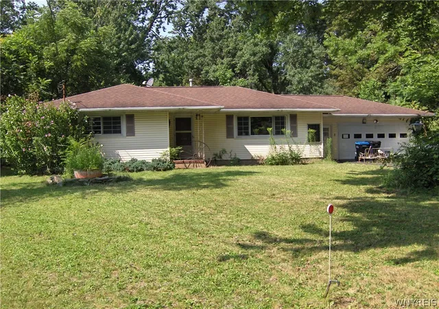 Photo 1 of Sale Pending at 5 Maureen Dr, Rochester, NY 14624 | MLS# B1706582 | Listing updated on 2026-08-21