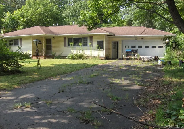 Photo 2 of Sale Pending at 5 Maureen Dr, Rochester, NY 14624 | MLS# B1706582 | Listing updated on 2026-08-21