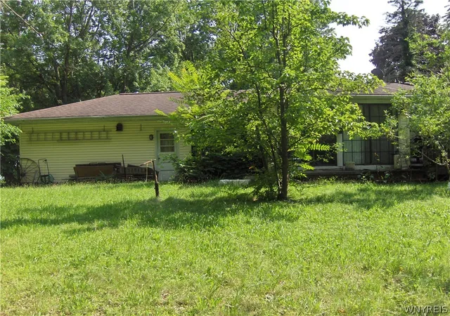 Photo 3 of Sale Pending at 5 Maureen Dr, Rochester, NY 14624 | MLS# B1706582 | Listing updated on 2026-08-21
