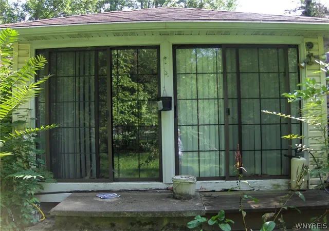 Photo 4 of Sale Pending at 5 Maureen Dr, Rochester, NY 14624 | MLS# B1706582 | Listing updated on 2026-08-21