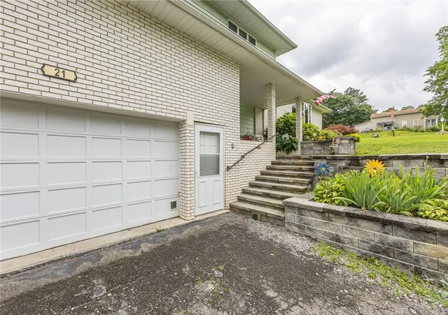 Photo 3 of Single family home for sale at 21 Case St, Mount Morris, NY 14510 | MLS# R1706660 | Listing updated on 2026-08-28