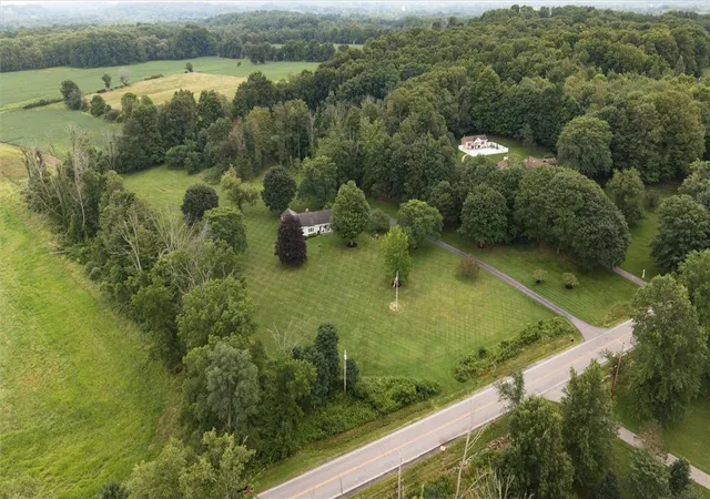 Photo 4 of Sale Pending at 1172 W Bloomfield Rd, Honeoye Falls, NY 14472 | MLS# R1706436 | Listing updated on 2026-08-19
