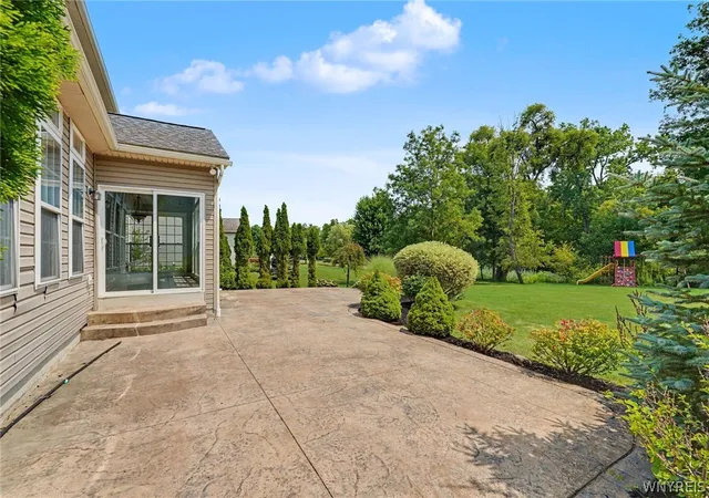 Photo 2 of Sale Pending at 52 Graystone Ln, Orchard Park, NY 14127 | MLS# B1706407 | Listing updated on 2026-08-19
