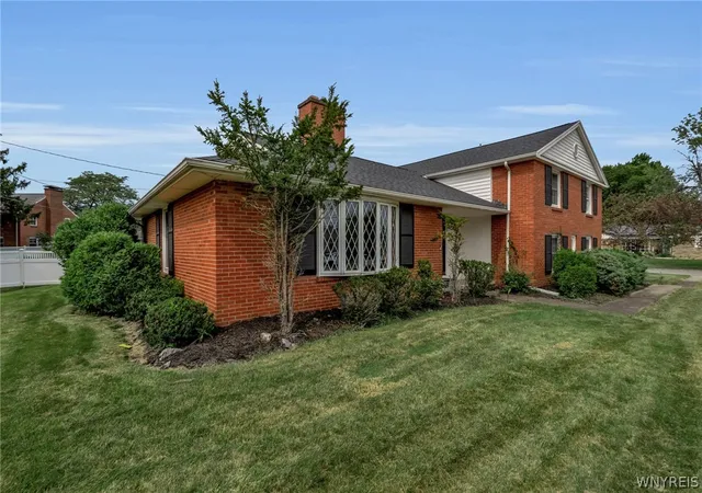 Photo 2 of Sale Pending at 660 N Forest Rd, Buffalo, NY 14221 | MLS# B1706322 | Listing updated on 2026-08-29