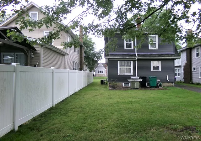 Photo 4 of Single family home for sale at 4017 Deveaux St, Niagara Falls, NY 14305 | MLS# B1706531 | Listing updated on 2026-09-02