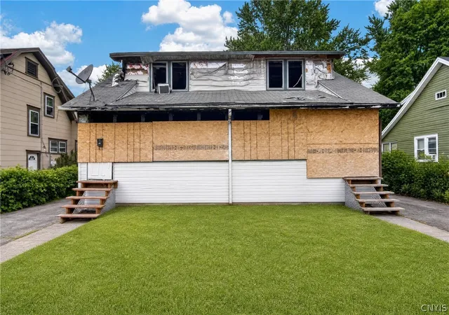 Photo 1 of Sale Pending at 305 E Molloy Rd, Syracuse, NY 13211 | MLS# S1706160 | Listing updated on 2026-09-01