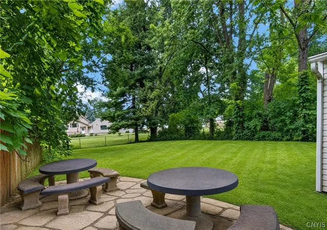 Listing Photo 5 - Condo for sale in building located at 305 E Molloy Rd, Syracuse, NY 13211