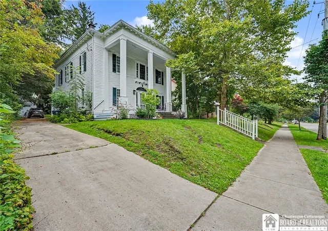 Photo 3 of Single family home for sale at 518 Lakeview Ave, Jamestown, NY 14701 | MLS# R1706519 | Listing updated on 2026-09-04