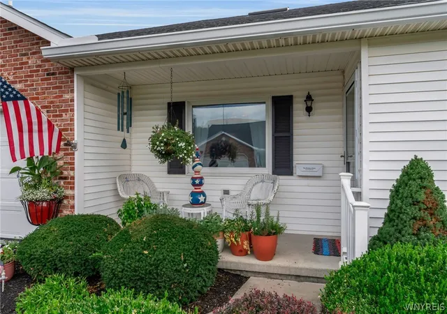 Photo 2 of Sale Pending at 6025 Quaker Holw Crescent #4, Orchard Park, NY 14127 | MLS# B1706267 | Listing updated on 2026-08-27