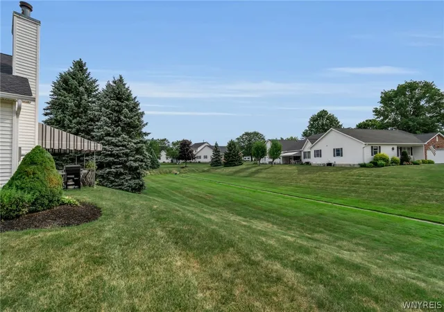 Photo 4 of Sale Pending at 6025 Quaker Holw Crescent #4, Orchard Park, NY 14127 | MLS# B1706267 | Listing updated on 2026-08-27