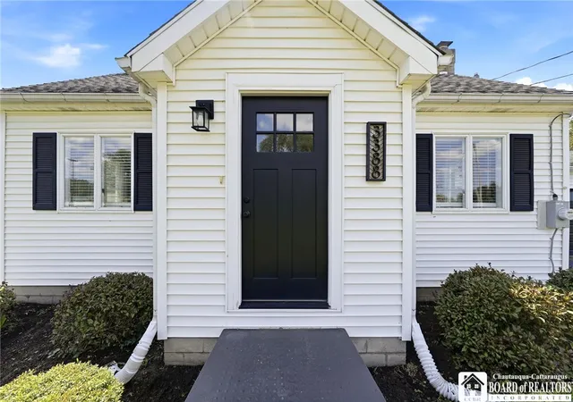 Photo 3 of Sale Pending at 3388 Ridge Rd, Ransomville, NY 14131 | MLS# R1706721 | Listing updated on 2026-08-24
