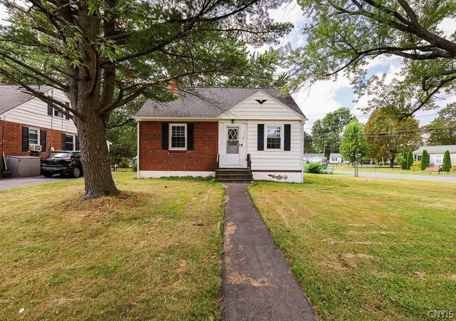 Photo 2 of Single family home for sale at 315 Russell Ave, Liverpool, NY 13088 | MLS# S1705874 | Listing updated on 2026-09-03