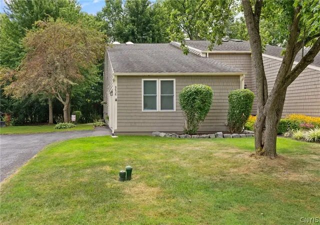 Photo 1 of Sale Pending at 8636 Braewood Dr, Baldwinsville, NY 13027 | MLS# S1706065 | Listing updated on 2026-08-18