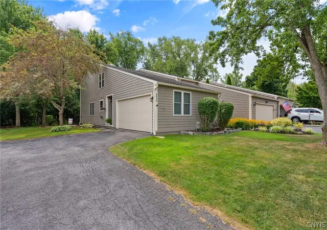 Photo 3 of Sale Pending at 8636 Braewood Dr, Baldwinsville, NY 13027 | MLS# S1706065 | Listing updated on 2026-08-18