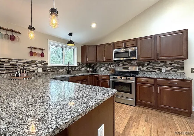 Photo 4 of Sale Pending at 4060 Elma Rd, Buffalo, NY 14221 | MLS# B1706799 | Listing updated on 2026-08-20