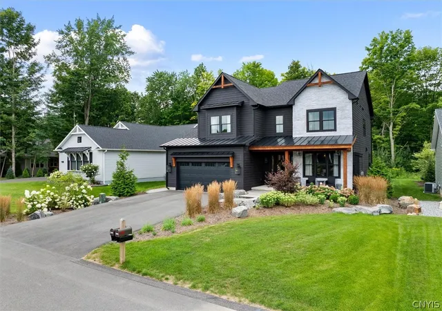 Photo 4 of Single family home for sale at 3381 Hickory Knoll Ln, Baldwinsville, NY 13027 | MLS# S1706096 | Listing updated on 2026-09-16