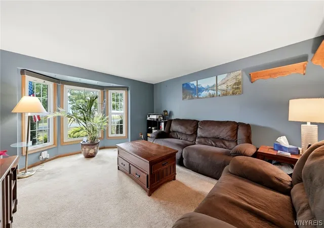 Photo 4 of Sale Pending at 5976 Margaret Ann Dr, Lake View, NY 14085 | MLS# B1706707 | Listing updated on 2026-09-11