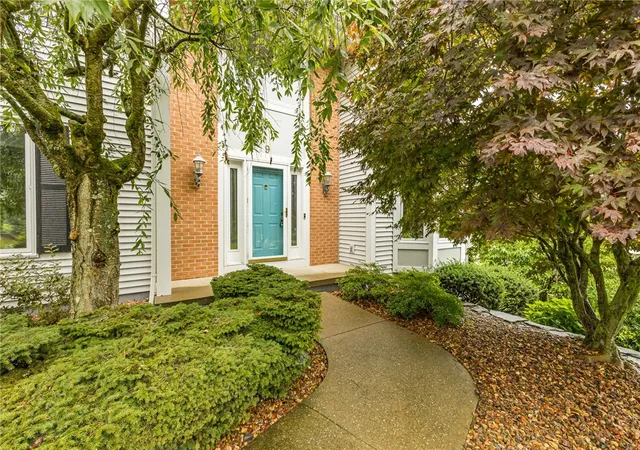 Photo 3 of Sale Pending at 9 Chelten Rise, Fairport, NY 14450 | MLS# R1706472 | Listing updated on 2026-08-19