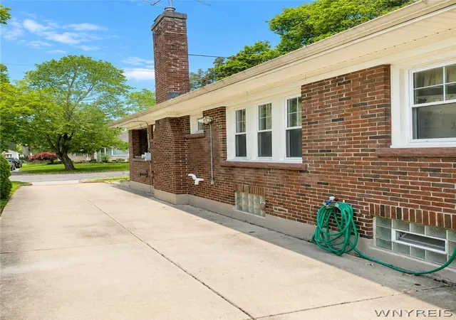 Photo 3 of Sale Pending at 1318 Norwood Ave, Niagara Falls, NY 14305 | MLS# B1705740 | Listing updated on 2026-09-04