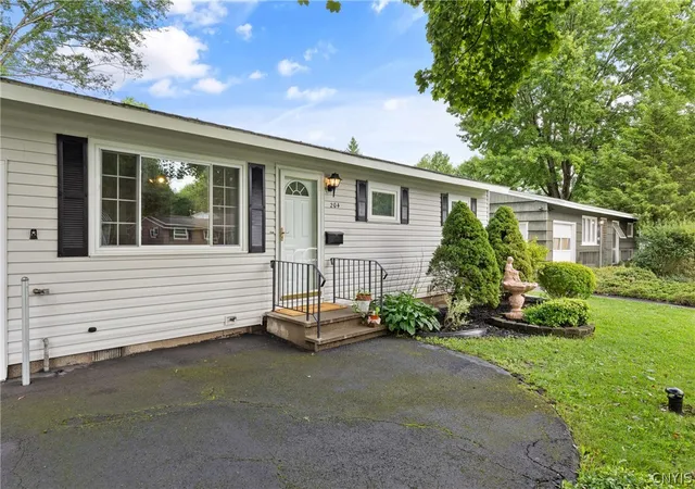 Photo 3 of Sale Pending at 204 William St, Minoa, NY 13116 | MLS# S1704473 | Listing updated on 2026-08-19