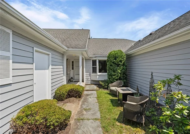 Photo 2 of Sale Pending at 51 Greenwood Park, Pittsford, NY 14534 | MLS# R1694760 | Listing updated on 2026-09-03