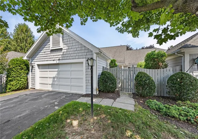 Listing Photo 5 - Condo for sale in building located at 51 Greenwood Park, Pittsford, NY 14534