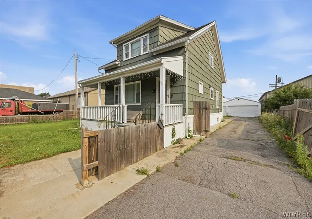 Photo 2 of Single family home for sale at 120 Dupont Ave, Tonawanda, NY 14150 | MLS# B1706835 | Listing updated on 2026-09-11