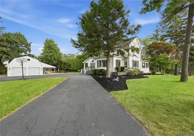 Photo 3 of Single family home for sale at 154 Muegel Rd, East Amherst, NY 14051 | MLS# B1706717 | Listing updated on 2026-09-14