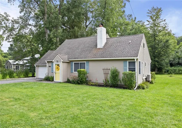 Photo 3 of Single family home for sale at 466 Washington St, Spencerport, NY 14559 | MLS# R1706129 | Listing updated on 2026-09-03