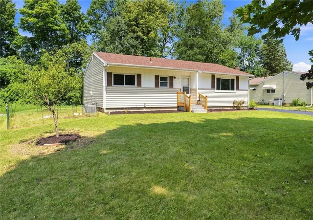 Photo 3 of Sale Pending at 152 Princess Dr, Rochester, NY 14623 | MLS# R1706818 | Listing updated on 2026-08-26