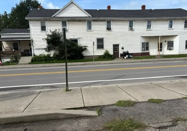 Photo 2 of Sale Pending at 902 S Main St, Medina, NY 14103 | MLS# B1706226 | Listing updated on 2026-08-13