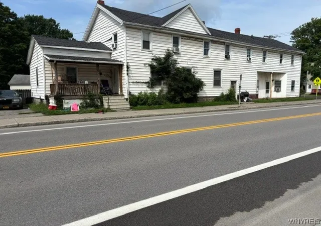 Photo 3 of Sale Pending at 902 S Main St, Medina, NY 14103 | MLS# B1706226 | Listing updated on 2026-08-13