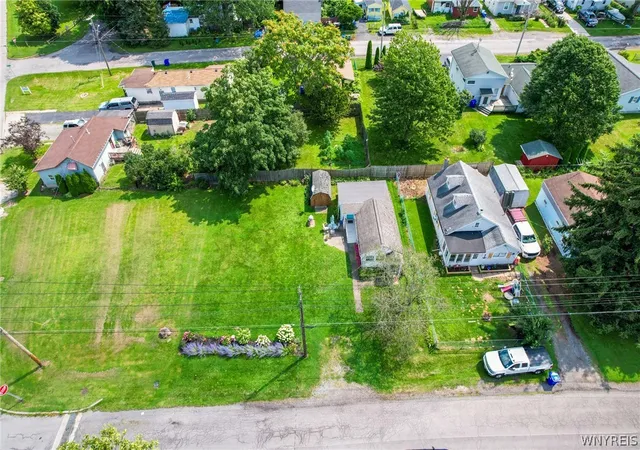 Photo 3 of Single family home for sale at 1595 Franklin St, Olcott, NY 14126 | MLS# B1706697 | Listing updated on 2026-08-13
