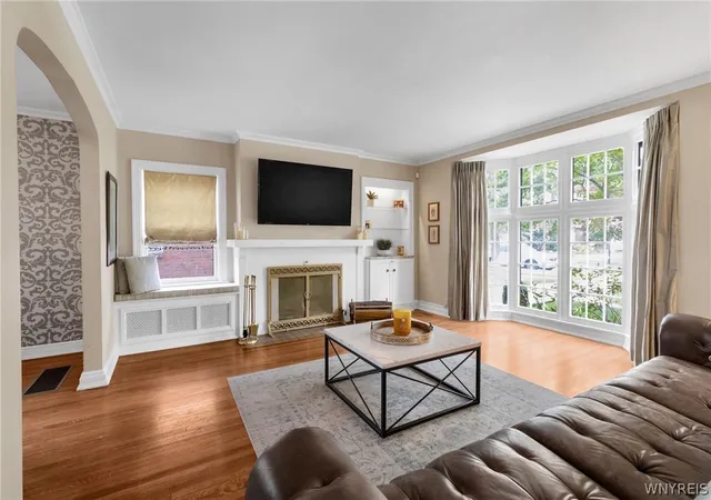 Photo 4 of Sale Pending at 28 Bissell Dr, Buffalo, NY 14226 | MLS# B1706845 | Listing updated on 2026-09-16