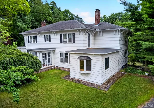 Photo 3 of Single family home for sale at 318 Berkeley Dr, Syracuse, NY 13210 | MLS# S1694461 | Listing updated on 2026-09-13