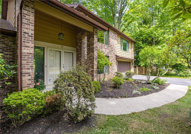 Photo 4 of Sale Pending at 17 Tuliptree Ln, Rochester, NY 14617 | MLS# R1706546 | Listing updated on 2026-09-01