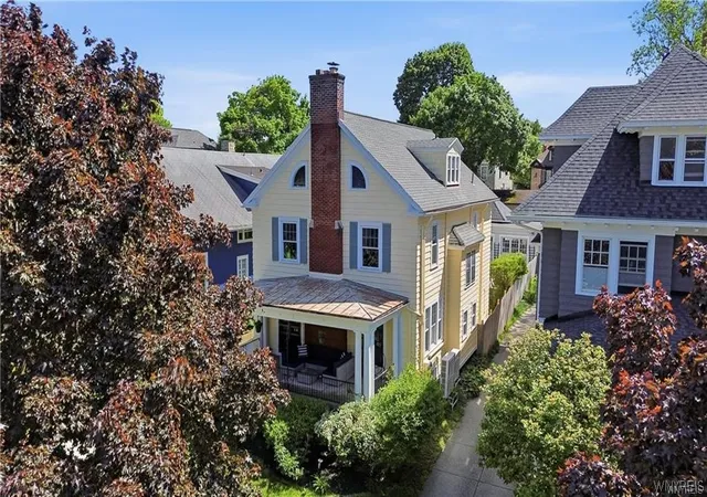 Photo 2 of Single family home for sale at 40 Jewett Pkwy, Buffalo, NY 14214 | MLS# B1706510 | Listing updated on 2026-08-29
