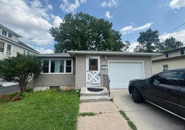 Photo 2 of Single family home for sale at 224 N Edwards Ave, Syracuse, NY 13206 | MLS# S1704268 | Listing updated on 2026-09-10