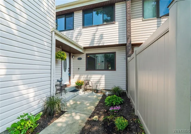 Photo 1 of Sale Pending at 1502 Forest Edge Dr, East Amherst, NY 14051 | MLS# B1706908 | Listing updated on 2026-08-31