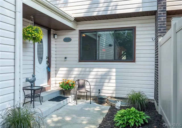 Photo 2 of Sale Pending at 1502 Forest Edge Dr, East Amherst, NY 14051 | MLS# B1706908 | Listing updated on 2026-08-31